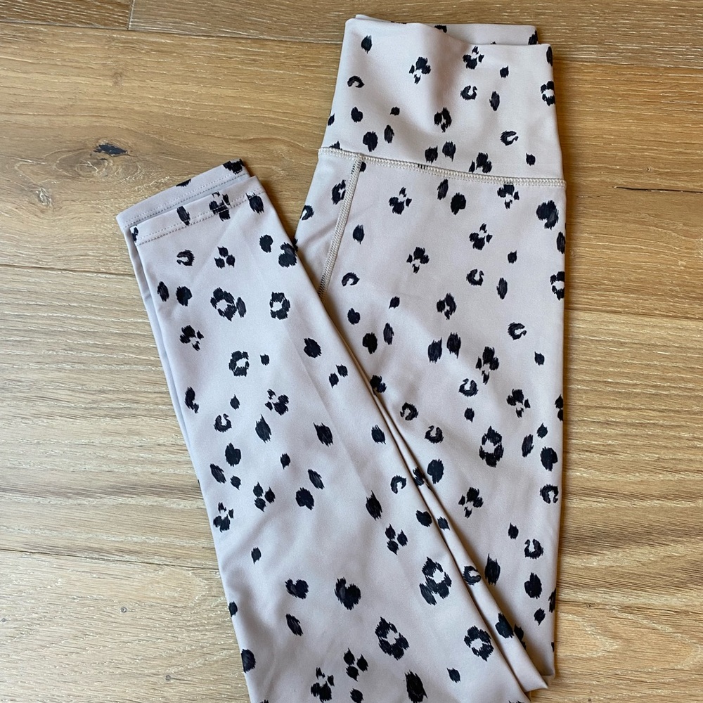 NWOT Sage Collective Leggings SZ small